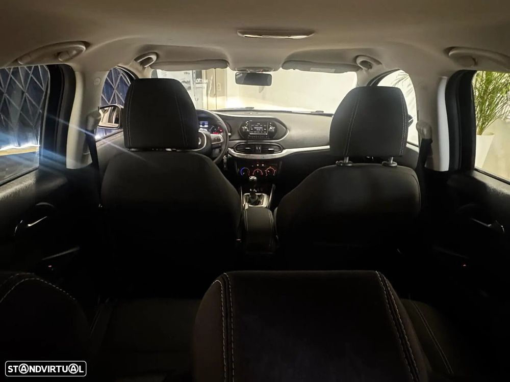 Fiat Tipo 1.6 MultiJet Lounge - 32