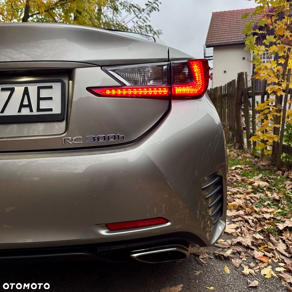 Lexus RC 300h - 13
