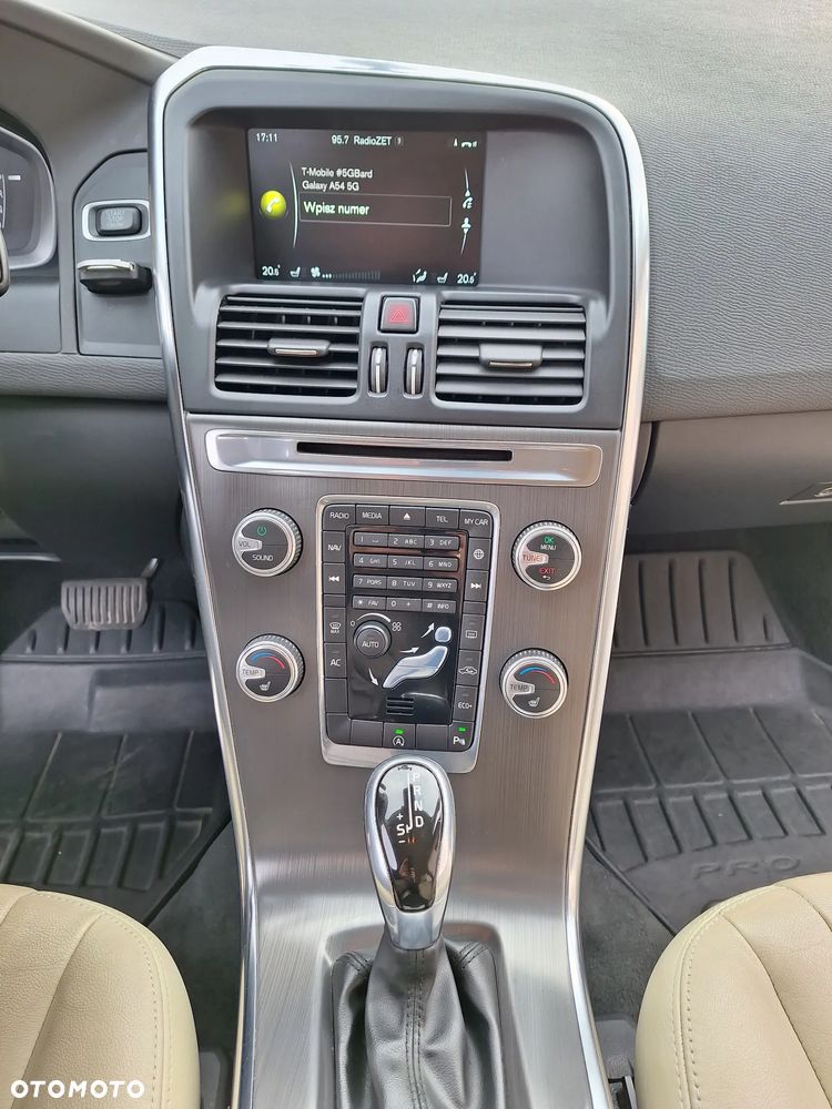 Volvo XC 60 D4 Drive-E Momentum - 25