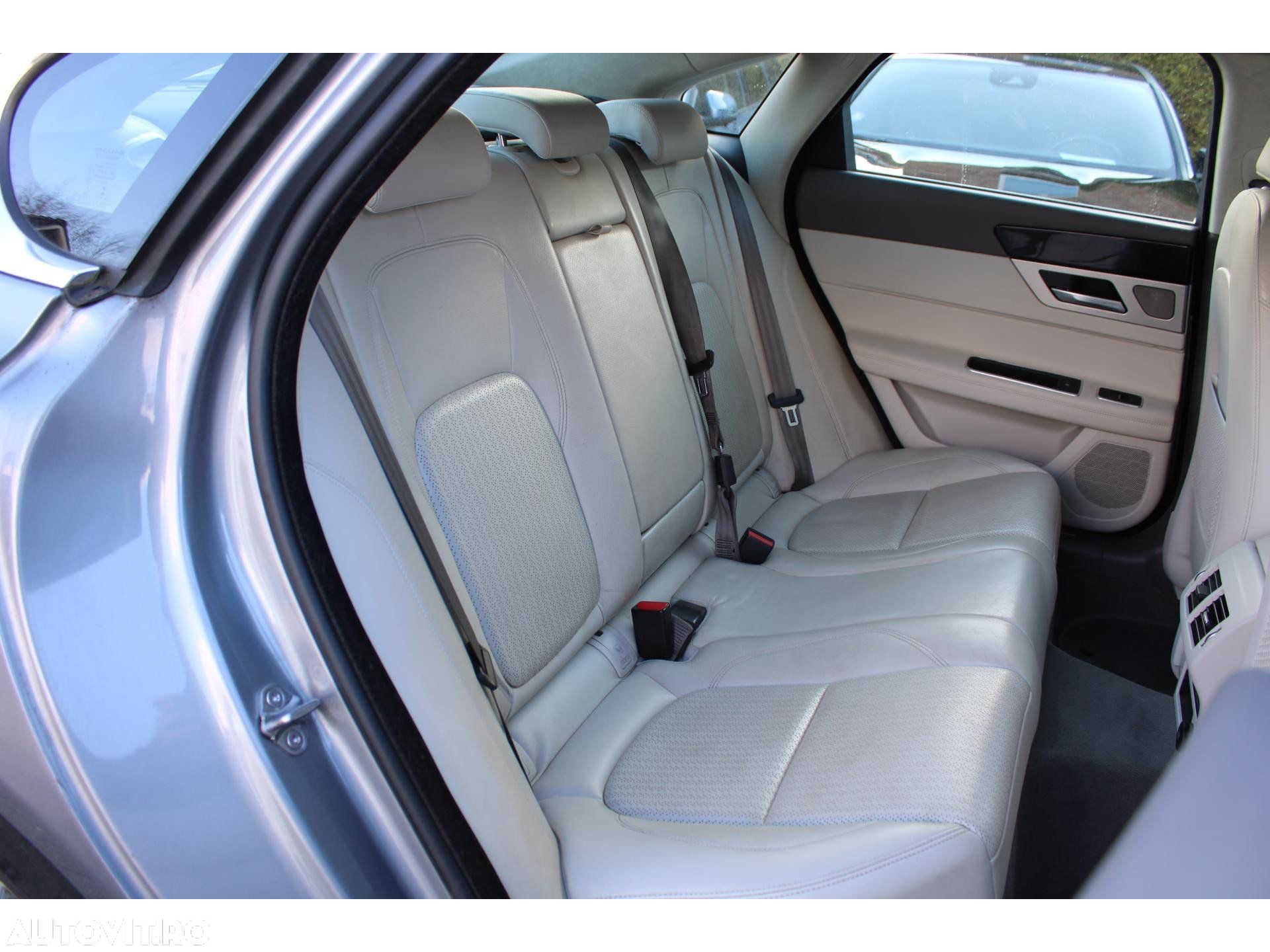 Jaguar XF 20d Aut. Prestige - 25