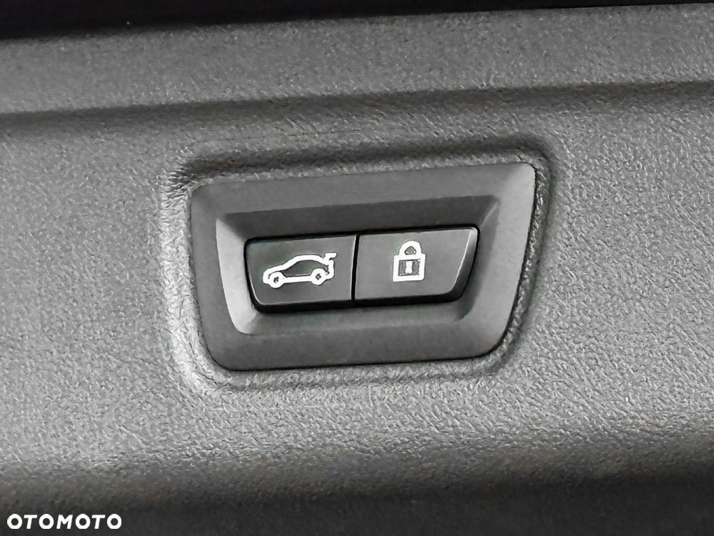 BMW Seria 3 318d Sport Line Shadow - 17