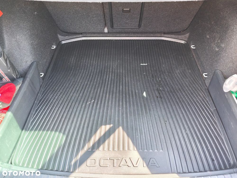 Skoda Octavia 1.5 TSI mHEV Selection DSG - 13
