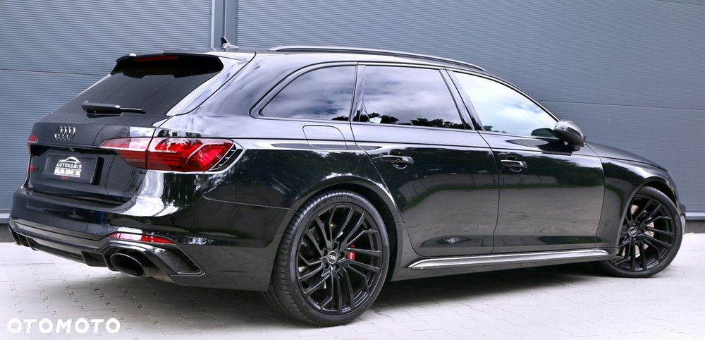 Audi RS4 Limousine - 31