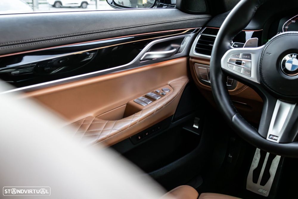 BMW 740 d xDrive Pack M Auto - 27