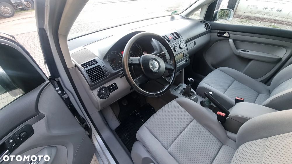 Volkswagen Touran 1.6 FSI - 14