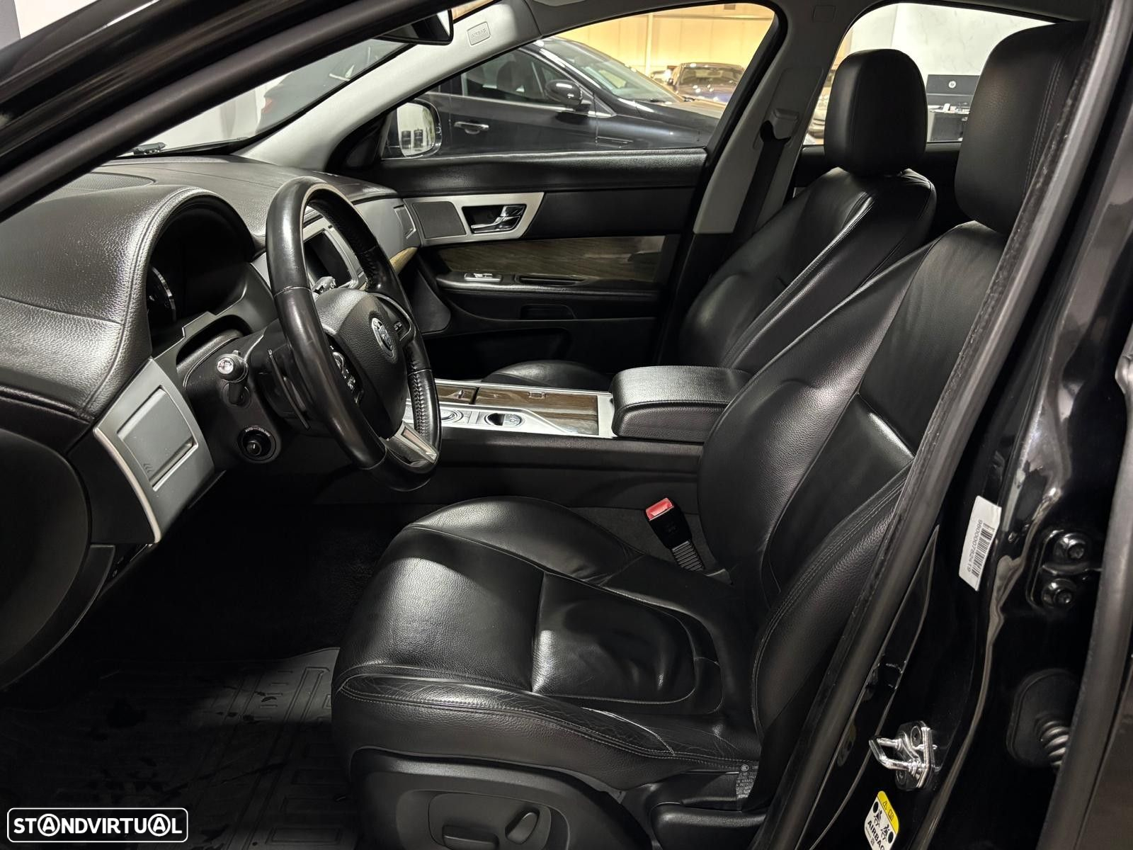 Jaguar XF 2.2 D Premium Luxury - 6