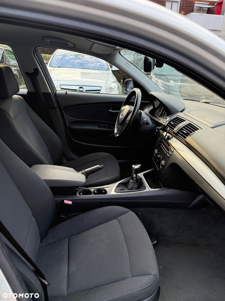 BMW Seria 1 118d - 24