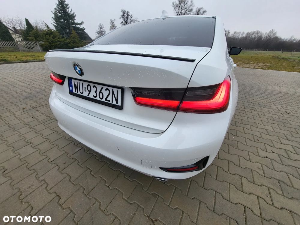 BMW Seria 3 318d Sport Line - 10