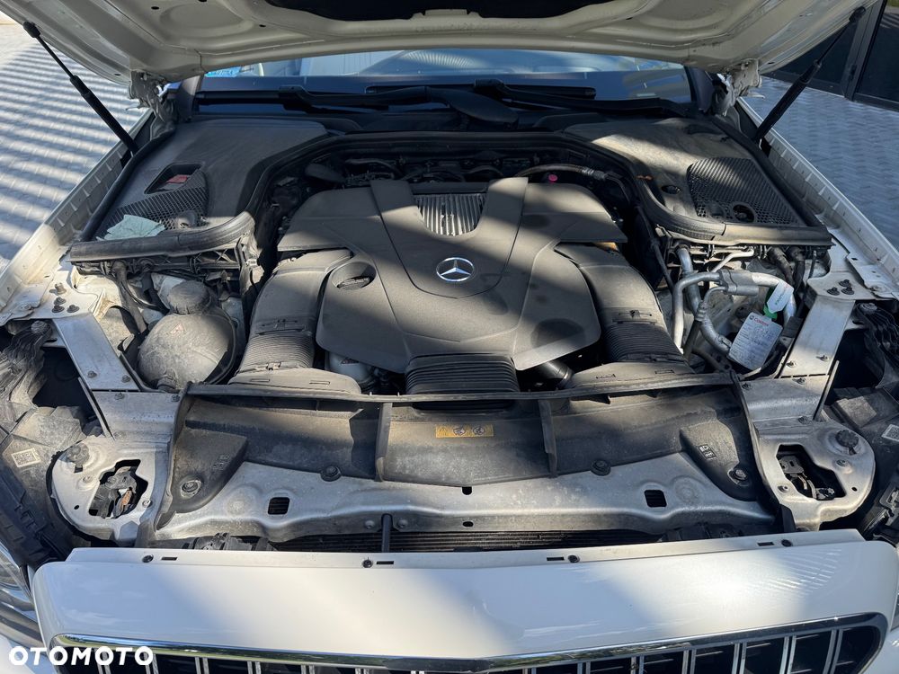 Mercedes-Benz Klasa E 400 4-Matic 9G-TRONIC - 32