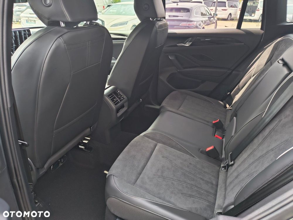 Volkswagen Tiguan - 11