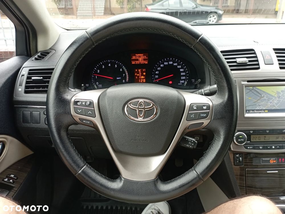 Toyota Avensis 1.8 Premium - 12