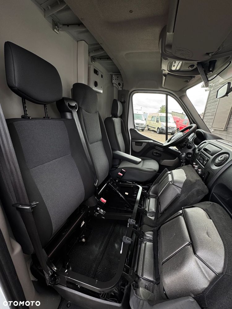 Renault MASTER KONTENER Niskopodwoziowy! Webasto!! Pod Food Truck!  * Auto Kupione w ASO Renault * Gwarancja  *  2,3 145Km * Bardzo oszczędny i dynamiczny silnik * 6-cio Stopniowa Skrzynia Biegów * System Extended Grip *  Lusterko Wide View *  Klimatyzacja * Tempomat * MP3 * Bluetooth * USB * - 21