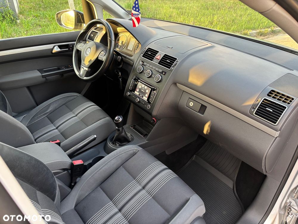 Volkswagen Touran - 12