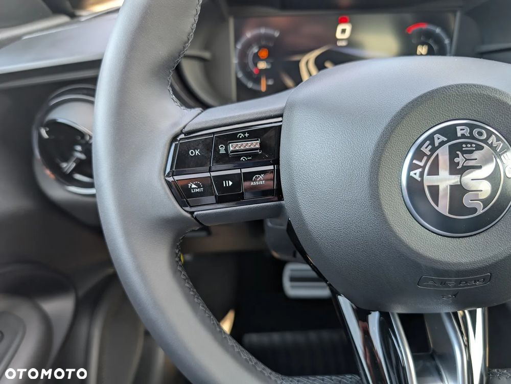 Alfa Romeo Junior 1.2 mHEV Ti eDCT - 15