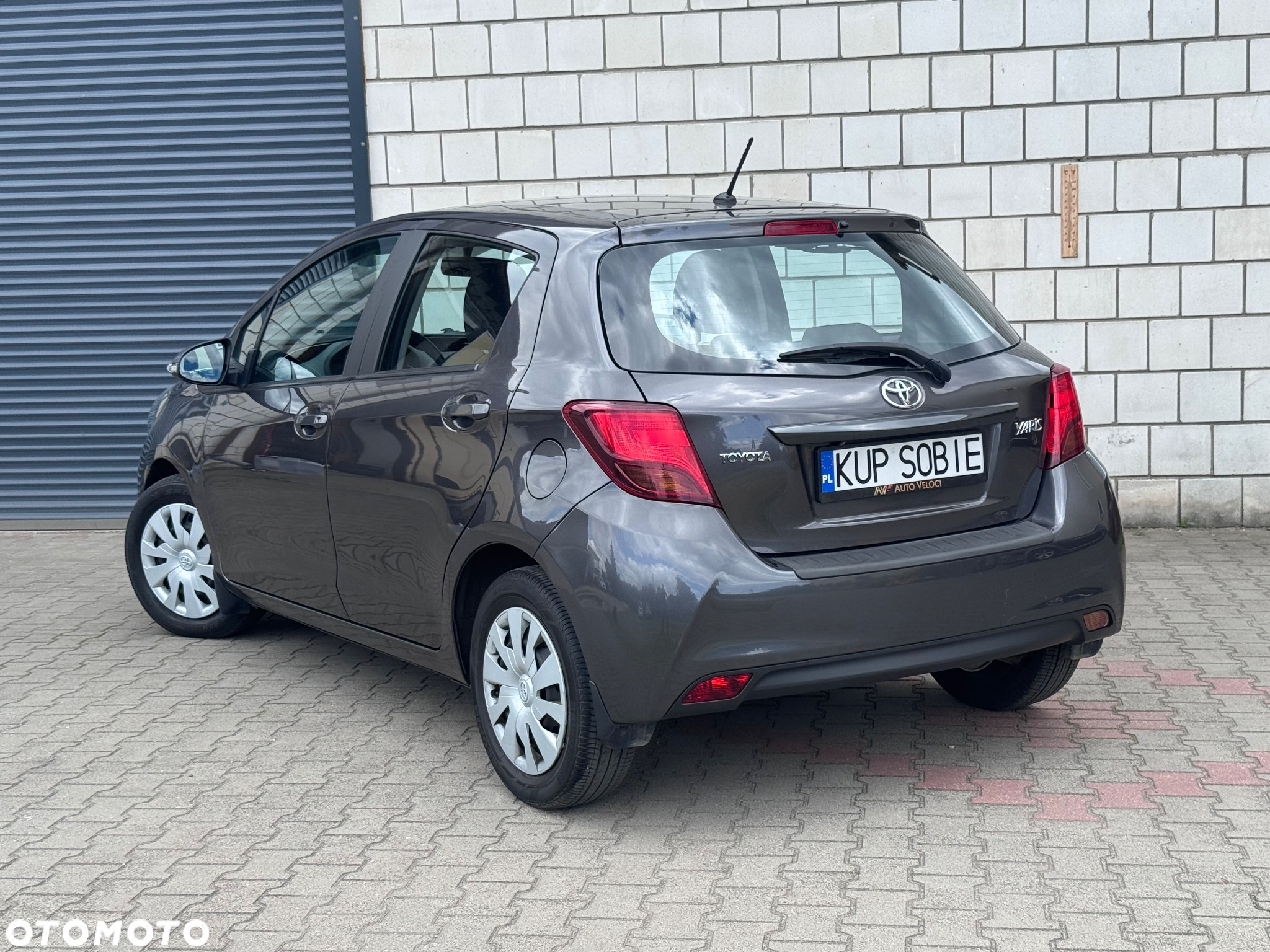 Toyota Yaris 1.0 Premium - 14
