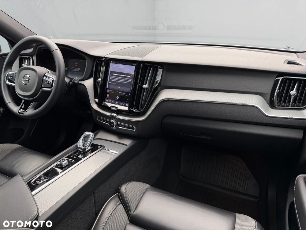 Volvo XC 60 B4 D Plus Dark - 27