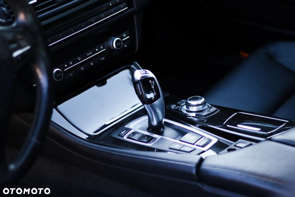 BMW Seria 5 528i xDrive - 6