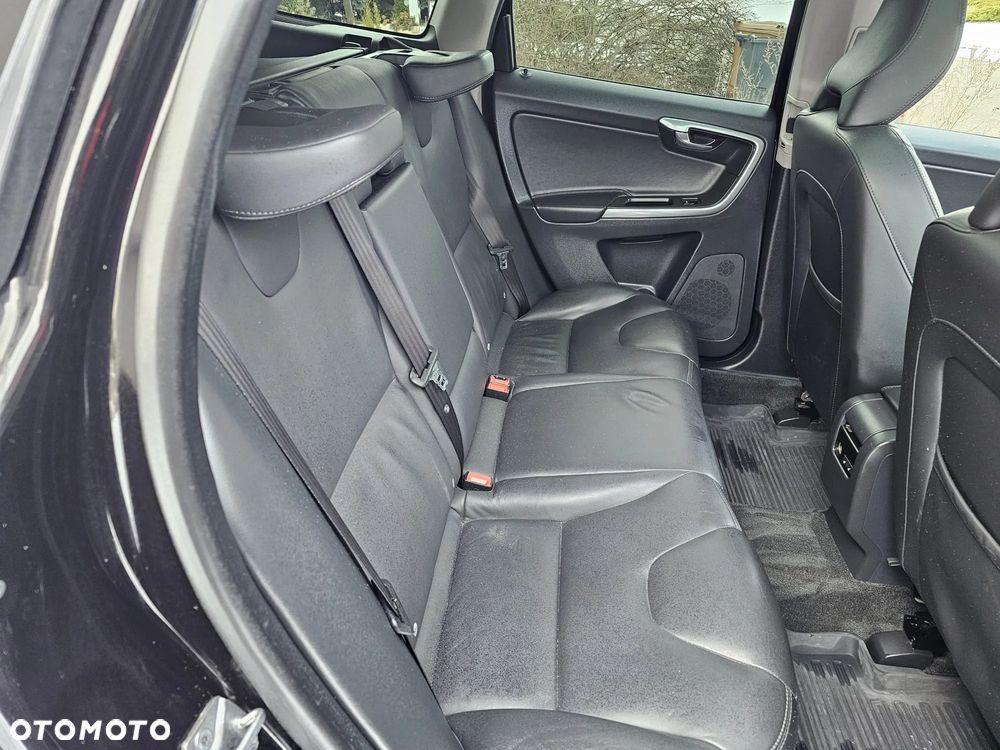 Volvo XC 60 D5 AWD Geartronic Summum - 28