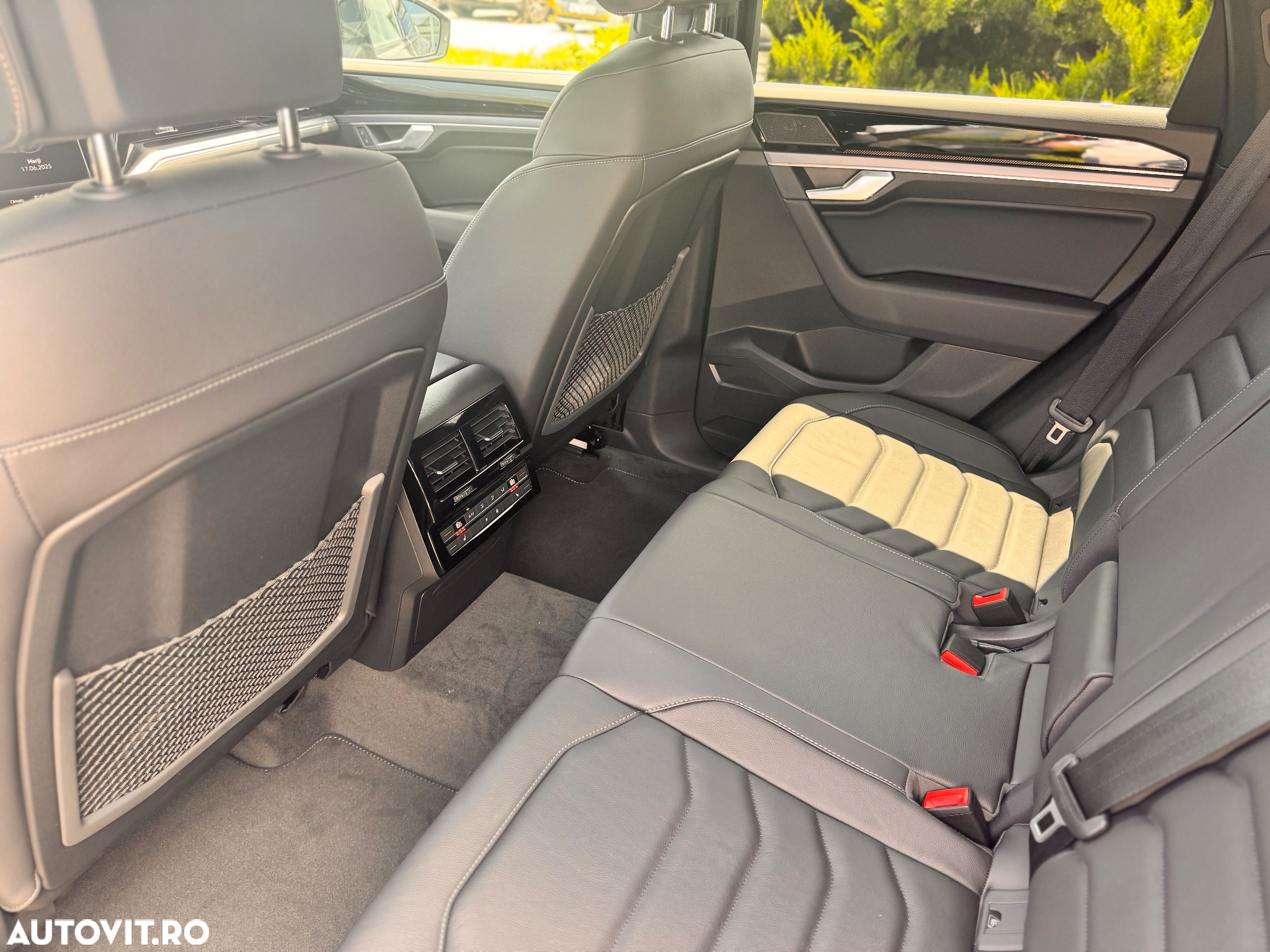 Volkswagen Touareg V6 TDI 4MOTION R-Line - 11