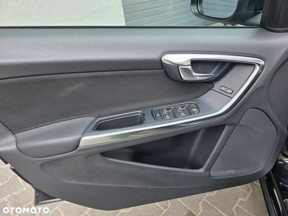 Volvo V60 D3 Momentum - 19
