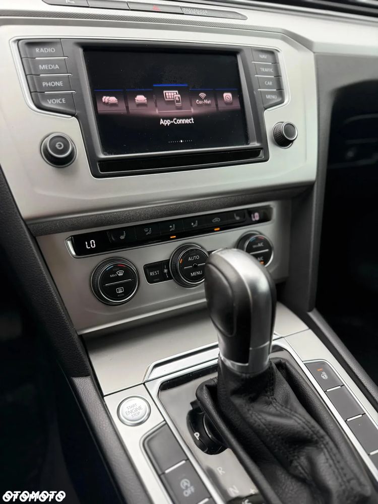 Volkswagen Passat - 26