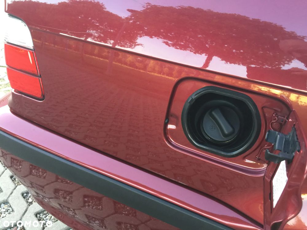 BMW Seria 3 318i Cabriolet - 17