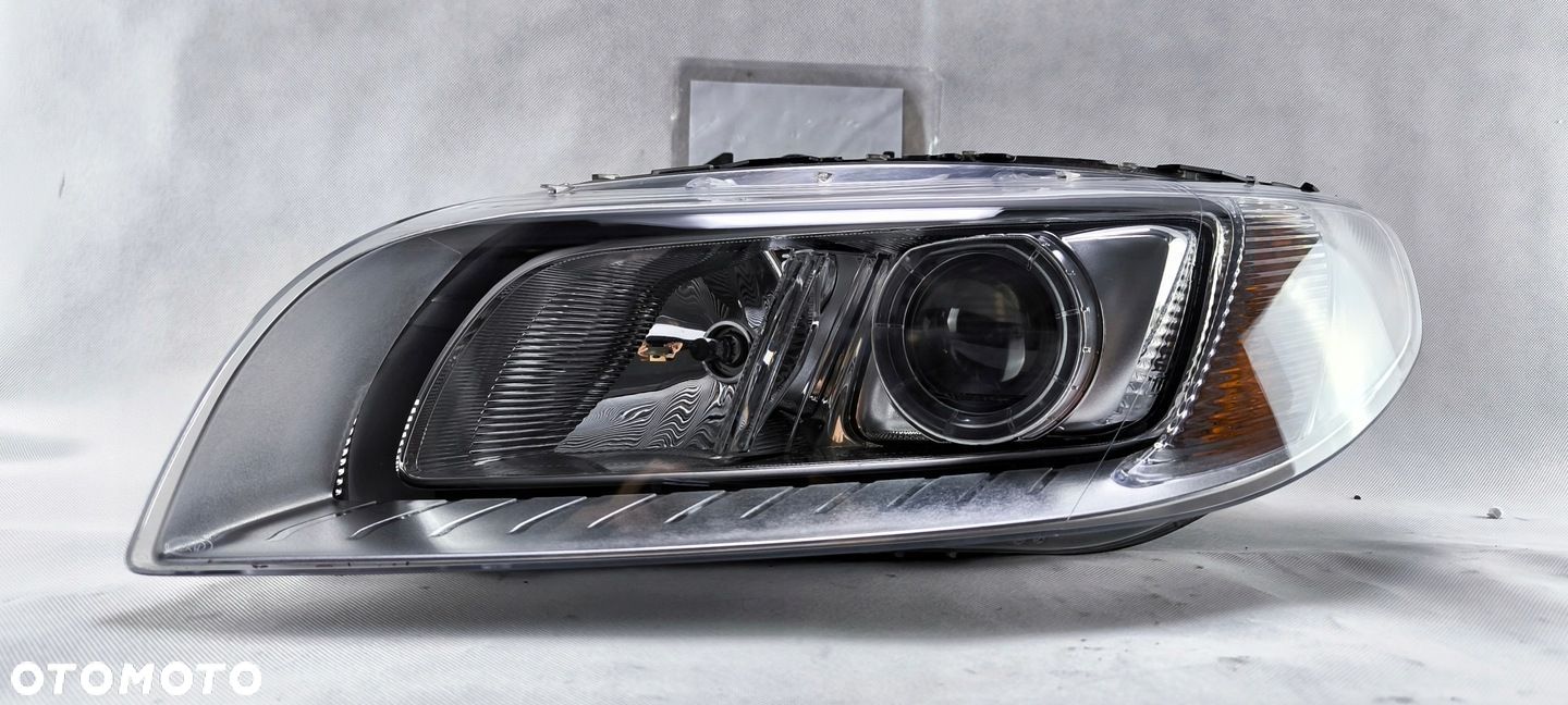 VOLVO V70 XC70 S80 2013- XENON PRAWY REFLEKTOR LAMPA 31420013 - 1