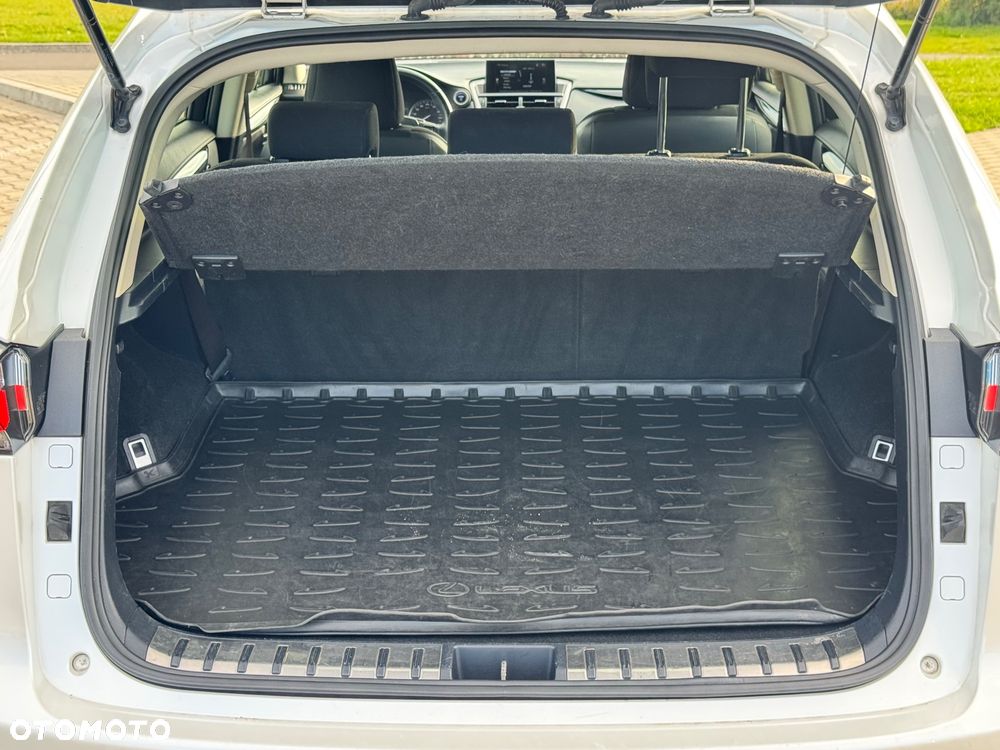 Lexus NX 300h Elite 2WD - 39