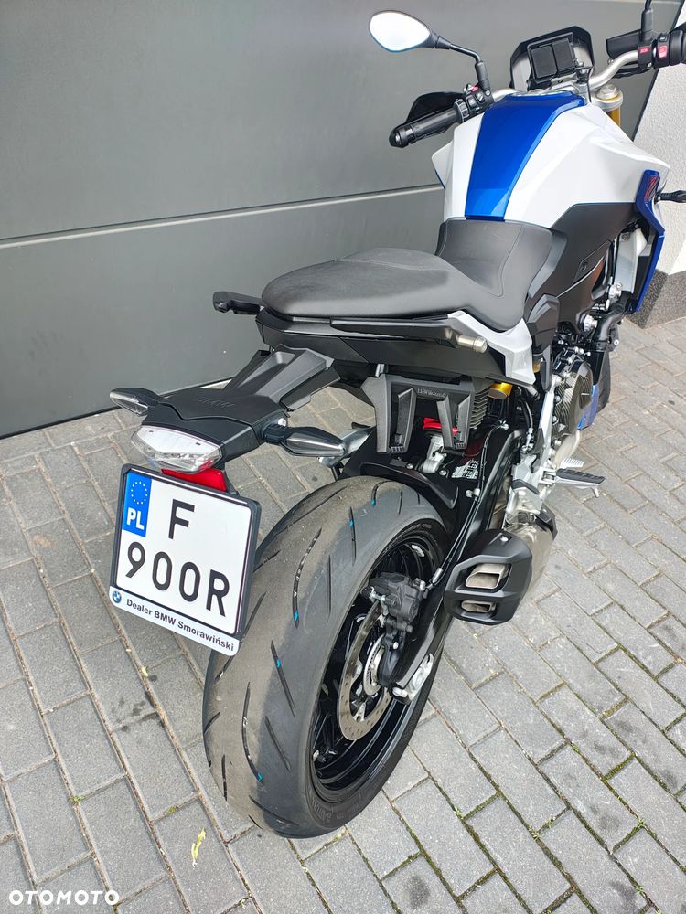 BMW F - 22