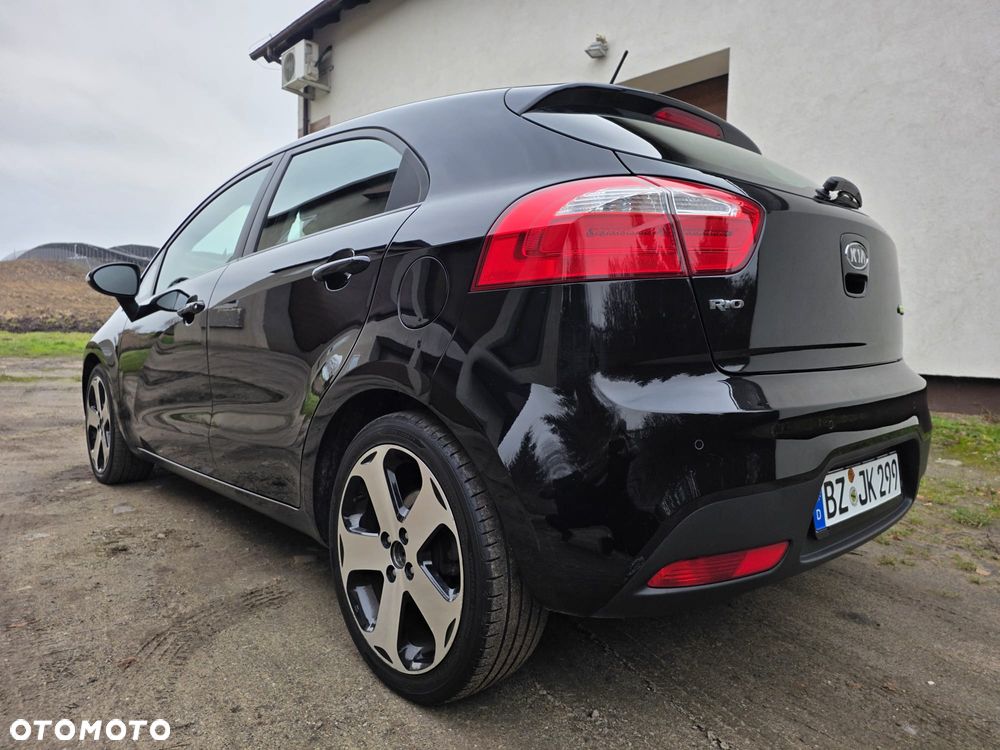 Kia Rio 1.4 Dream Team Edition - 4
