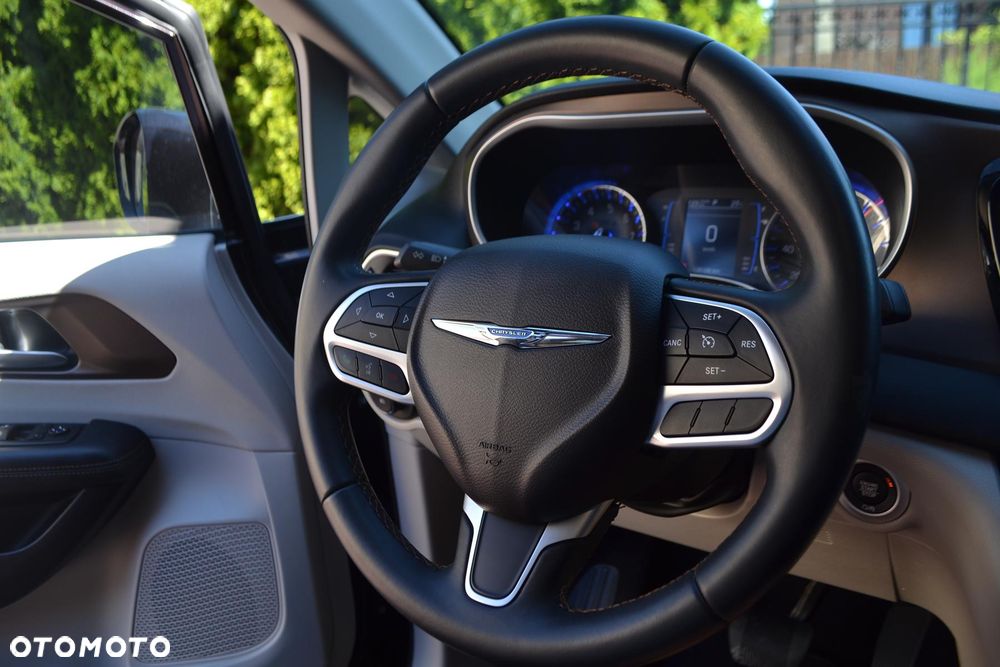 Chrysler Pacifica - 35
