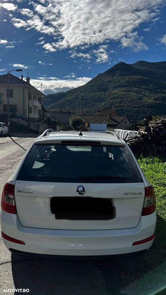 Skoda Octavia 1.6 TDI DSG Ambition - 10
