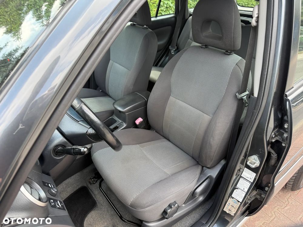 Toyota RAV4 D-4D 4x4 - 26