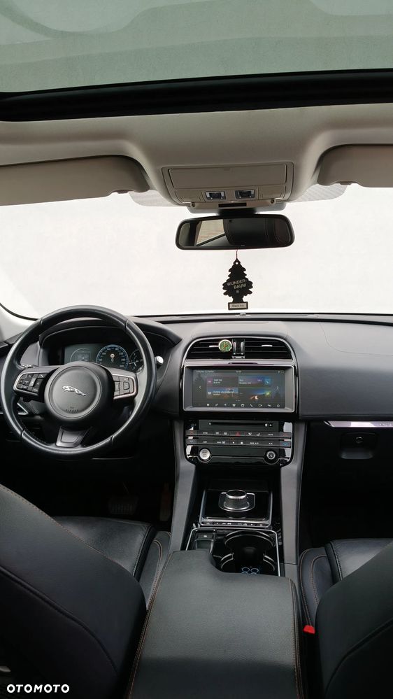 Jaguar F-Pace - 25