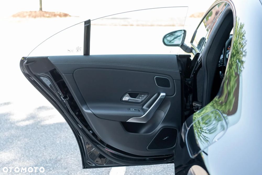 Mercedes-Benz CLA - 38