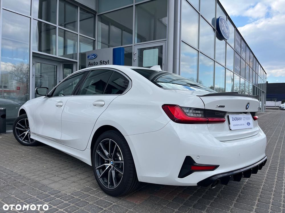 BMW Seria 3 330i xDrive - 4