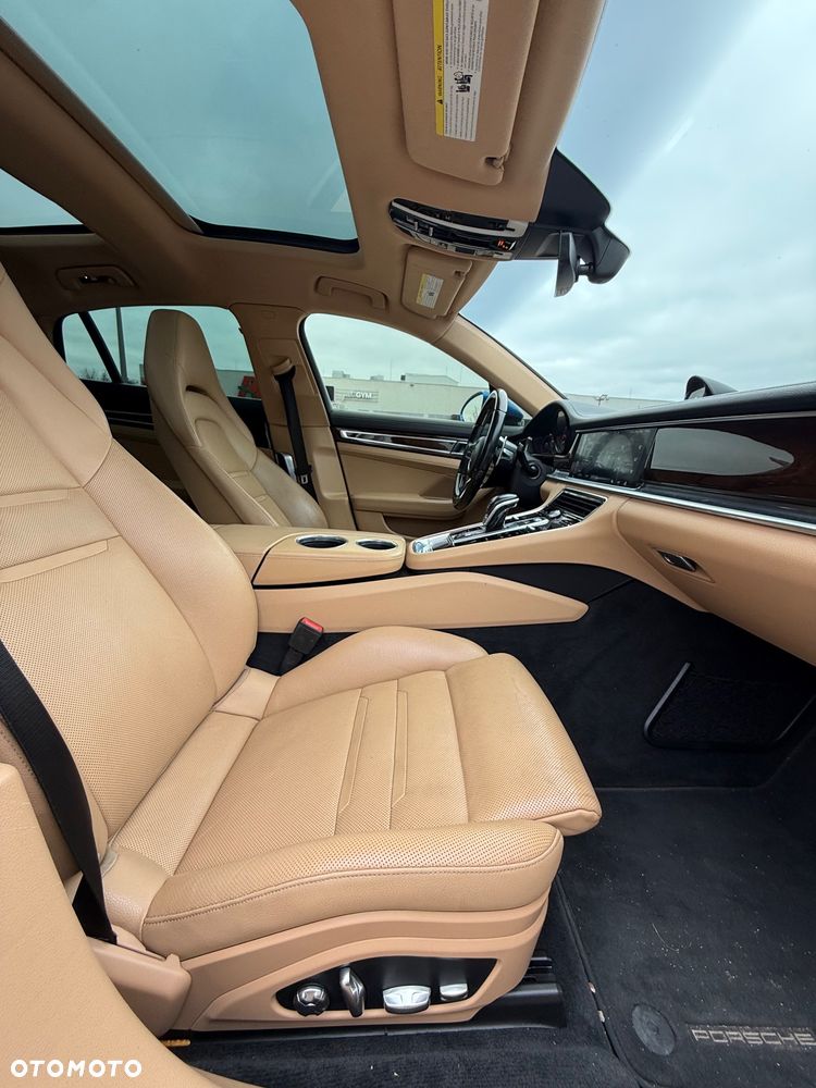Porsche Panamera 4 Executive - 30