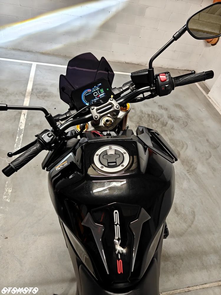 Suzuki GSX 1000 - 9