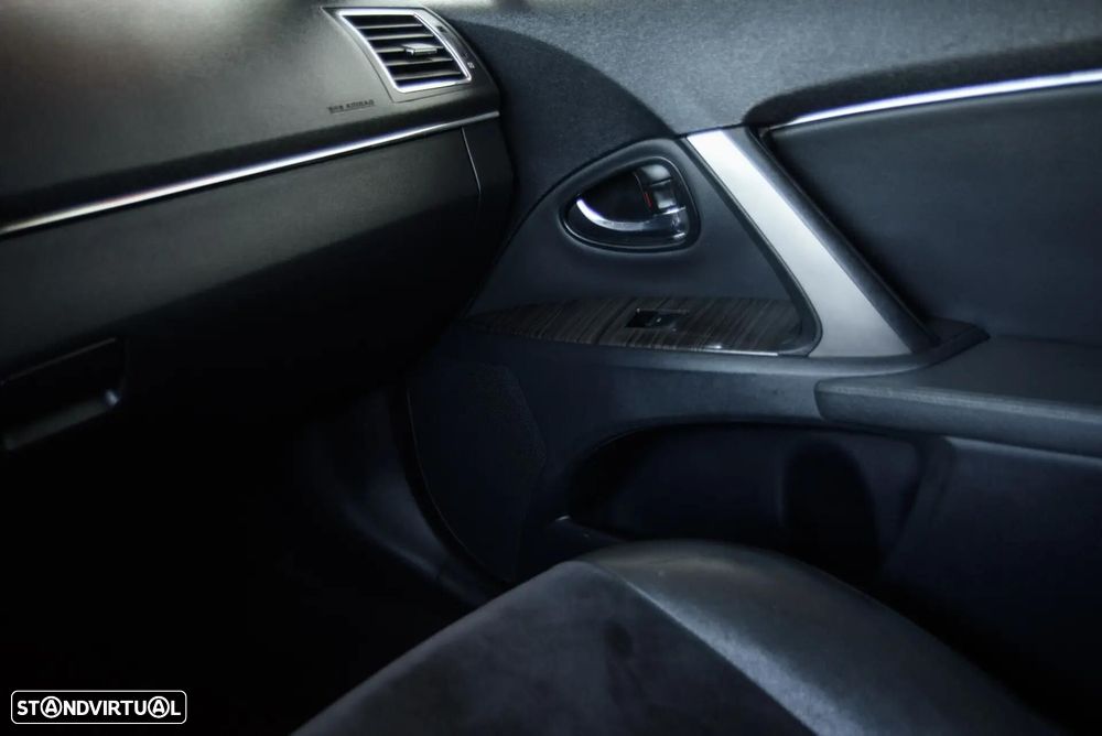 Toyota Avensis SD 2.0 D-4D Exclusive - 34
