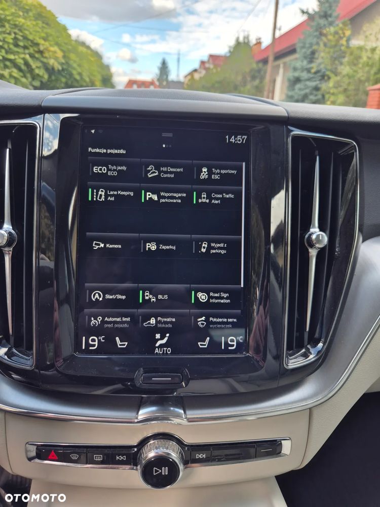 Volvo XC 60 T5 AWD Geartronic Momentum - 12