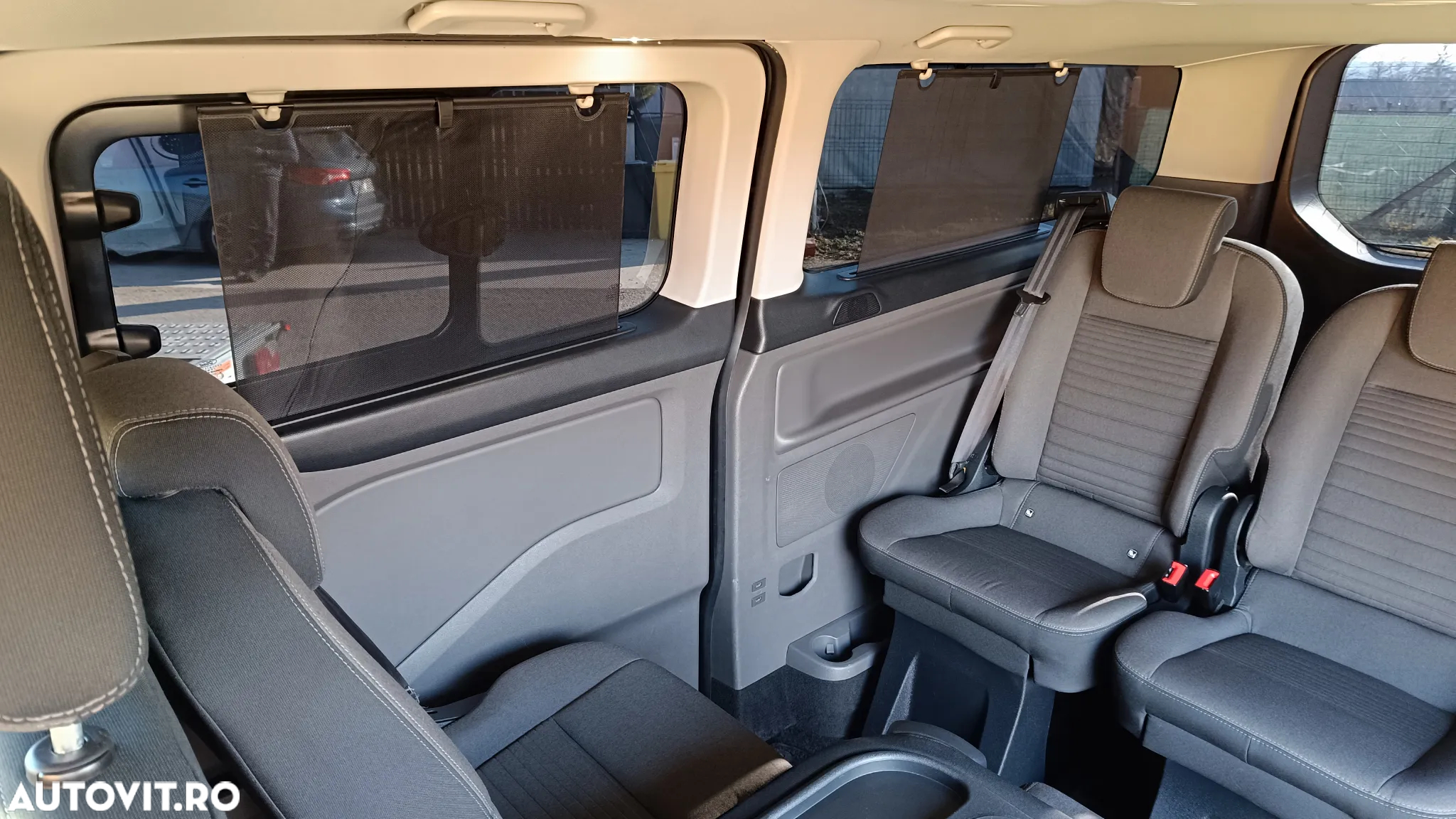 Ford Tourneo Custom Bus 320 2.0 EcoBlue 170 CP L2H1 Titanium Aut. - 14