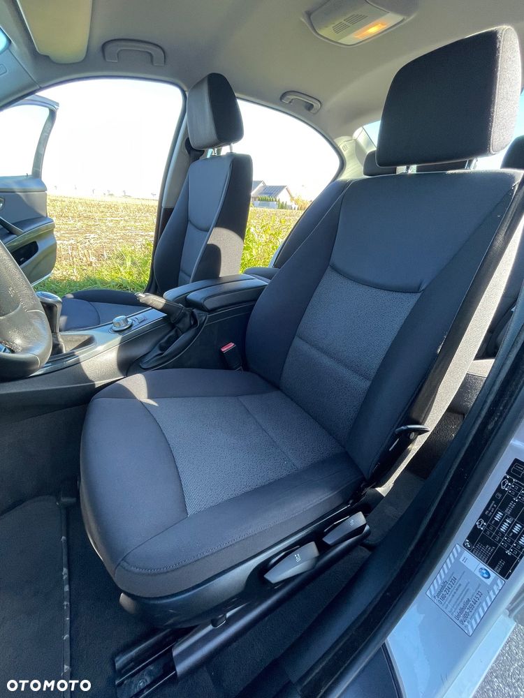 BMW Seria 3 320i - 30