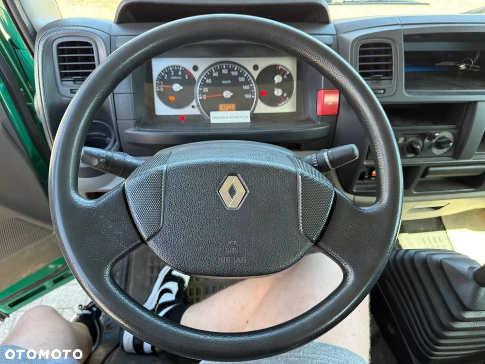 Renault Maxity - 9