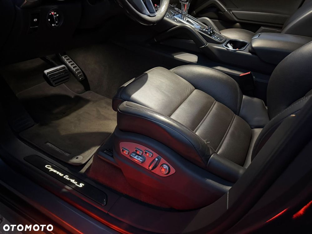 Porsche Cayenne Turbo S - 26