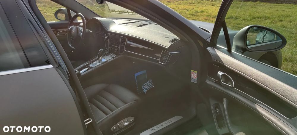 Porsche Panamera 4S - 10
