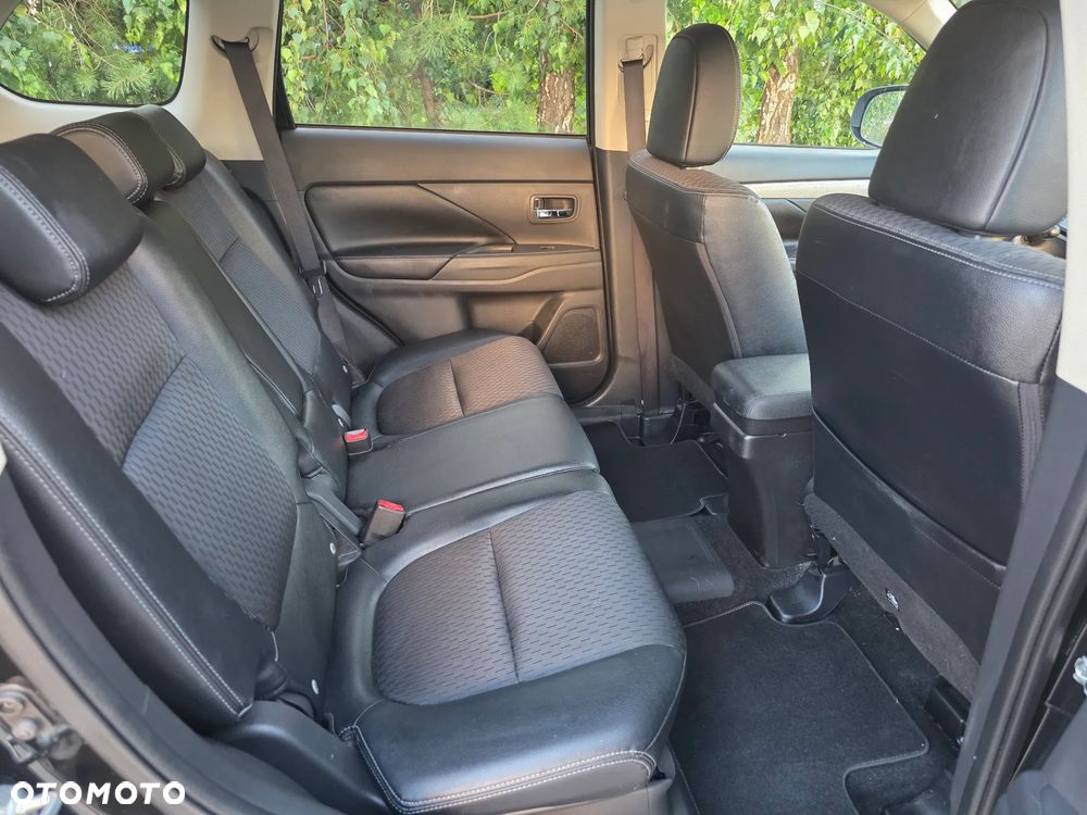 Mitsubishi Outlander 2.0 4WD Plus - 27