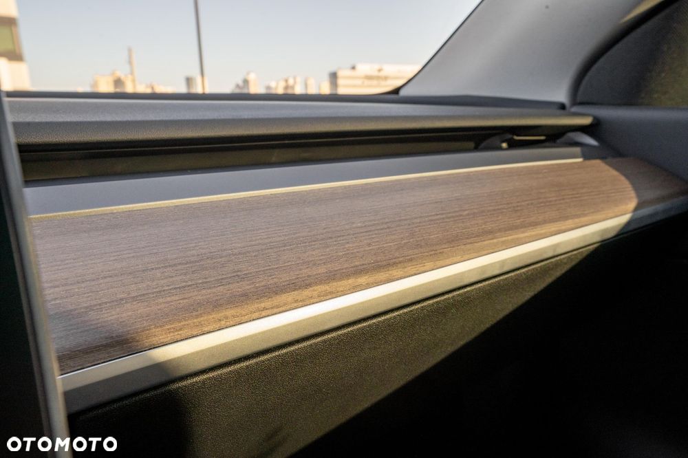 Tesla Model Y Long Range RWD - 21