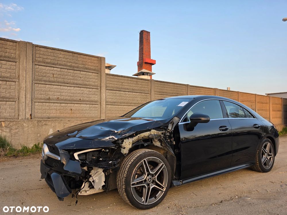 Mercedes-Benz CLA 180 AMG Line - 2