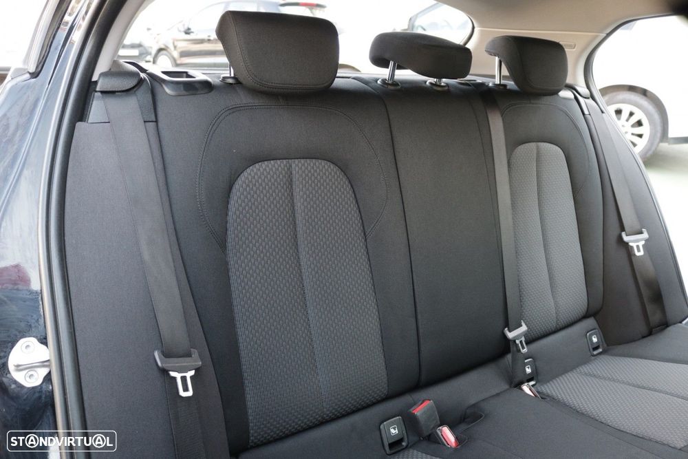 BMW 118 d Pack Desportivo M — fotografia 24