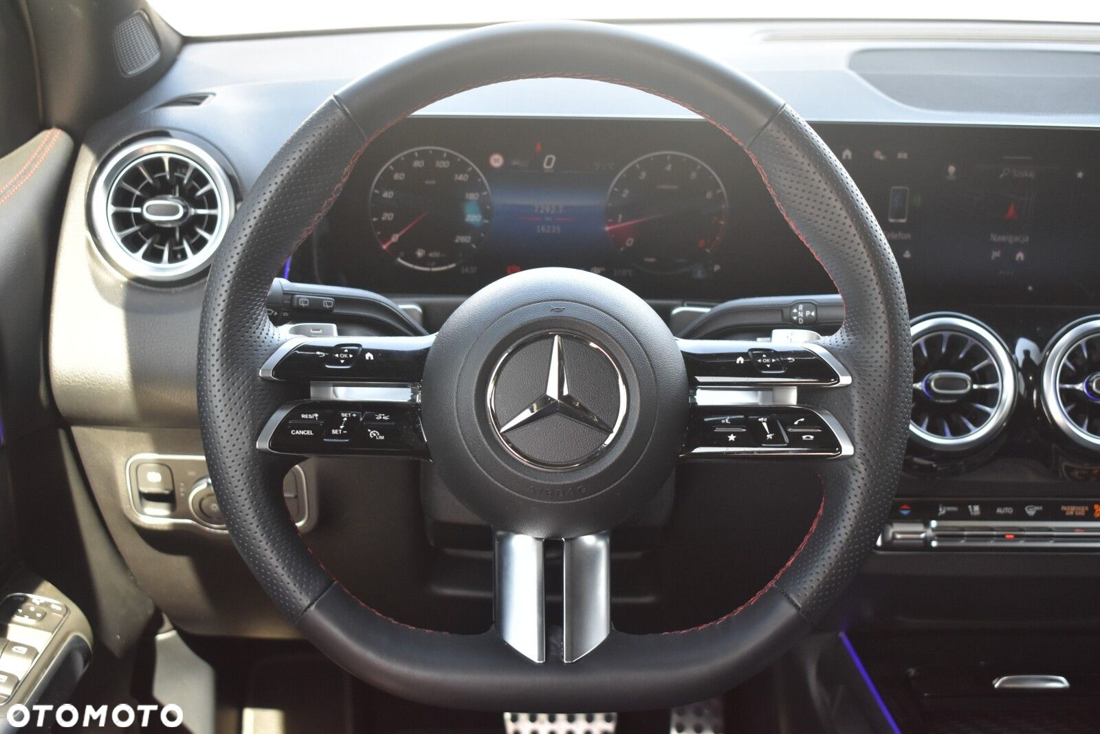 Mercedes-Benz GLB 200 AMG Line 7G-DCT - 7
